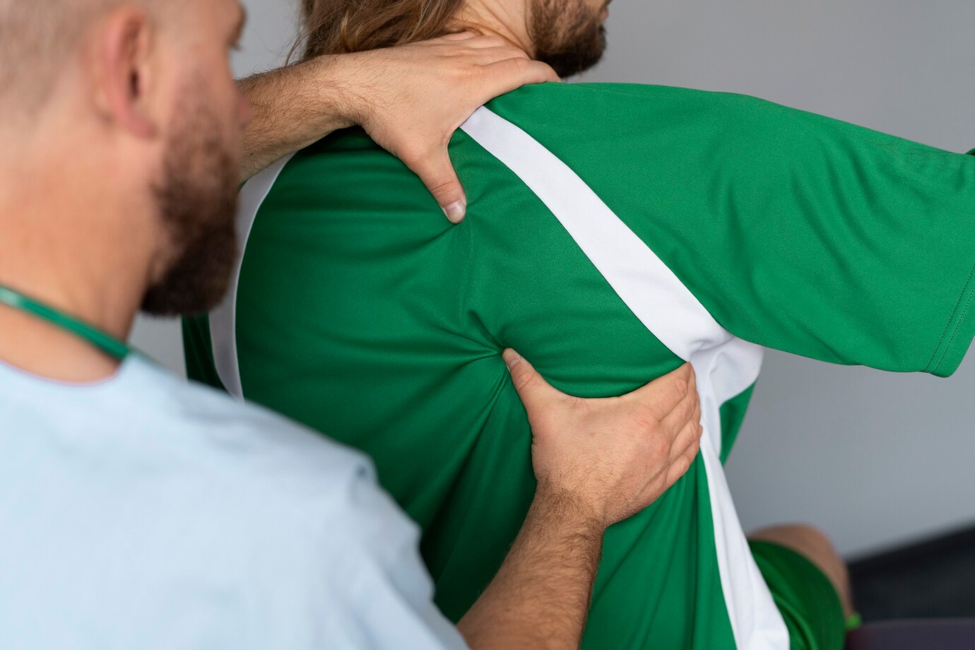 فیزیوتراپی کتف در منزل مزایا و هزینه
